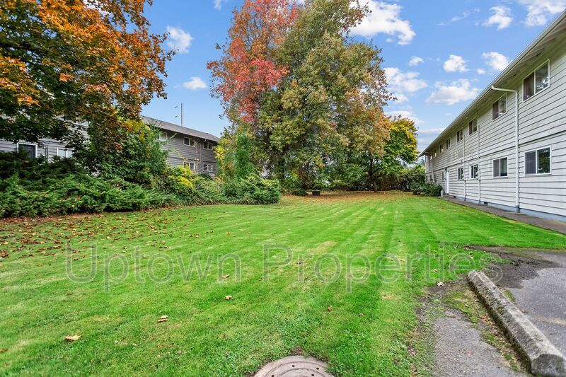 Charming Upstairs Unit in SW Portland with Easy City Access property image