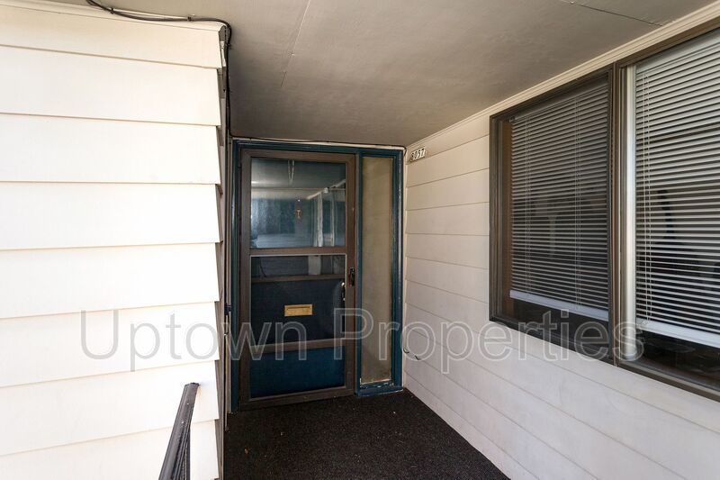 2BD/1BTH Top-floor Apartment Unit in Montavilla property image