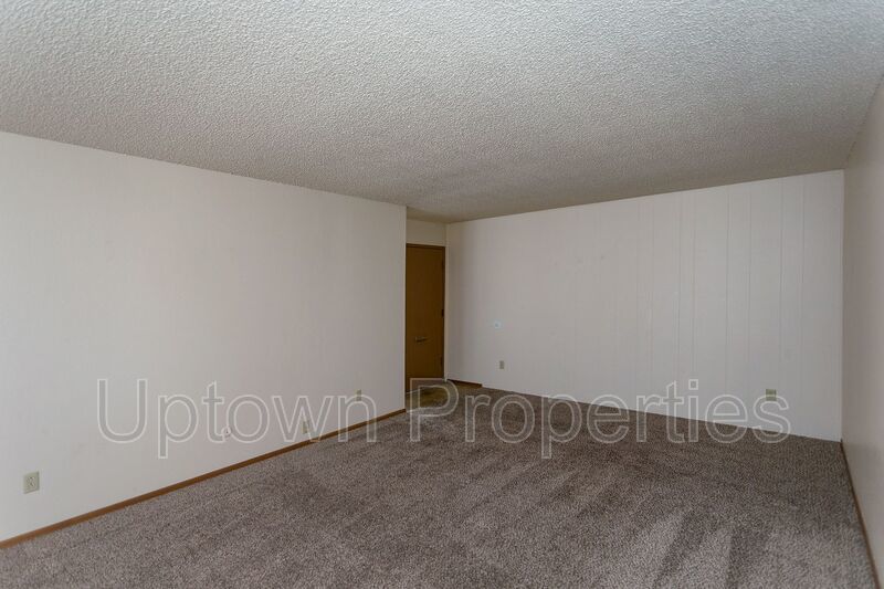 2BD/1BTH Top-floor Apartment Unit in Montavilla property image