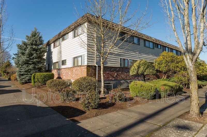 2BD/1BTH Top-floor Apartment Unit in Montavilla property image