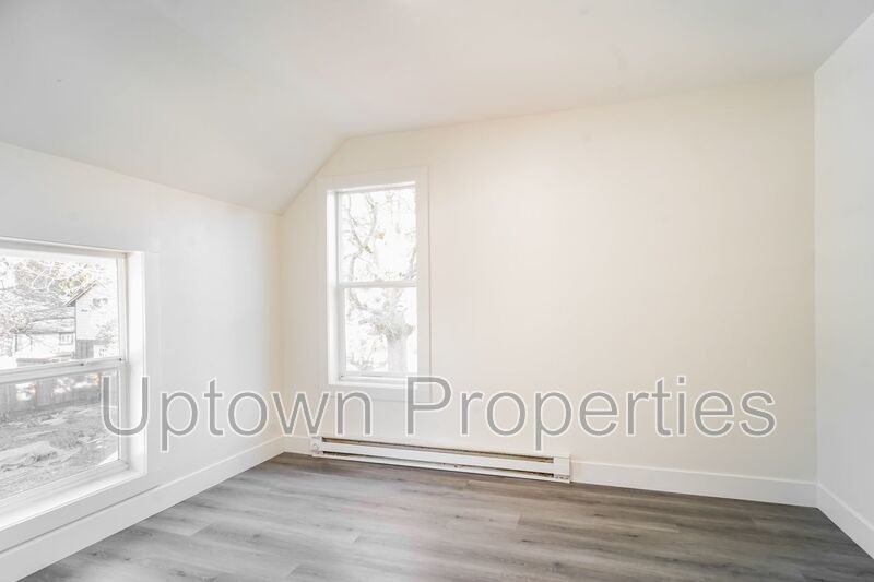 Top Floor 2BD/1BTH Wood Floors + Free Laundry On Site & Parking property image