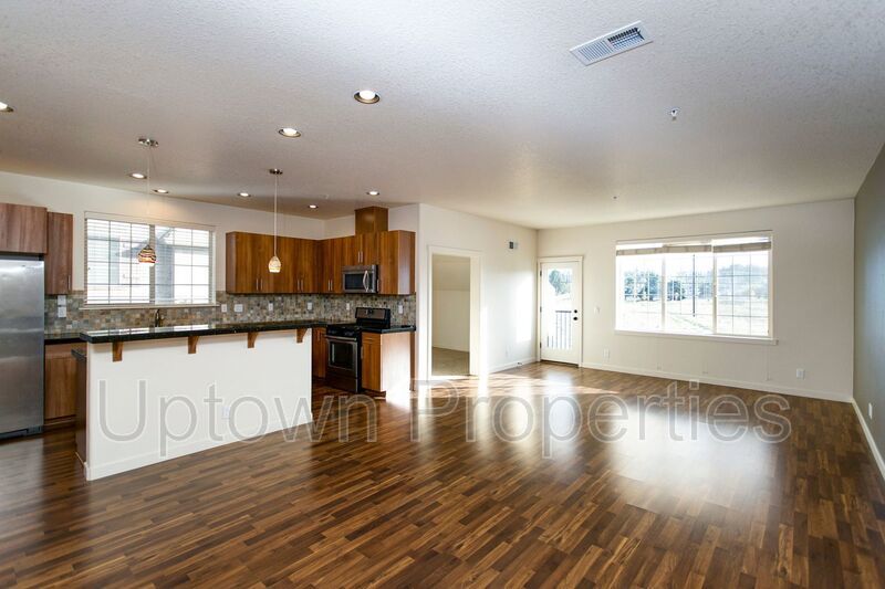 2BD 2.5BA + Office +  Tri Level Townhouse w/Garage + AC + Balcony + Washer/Dryer Included property image