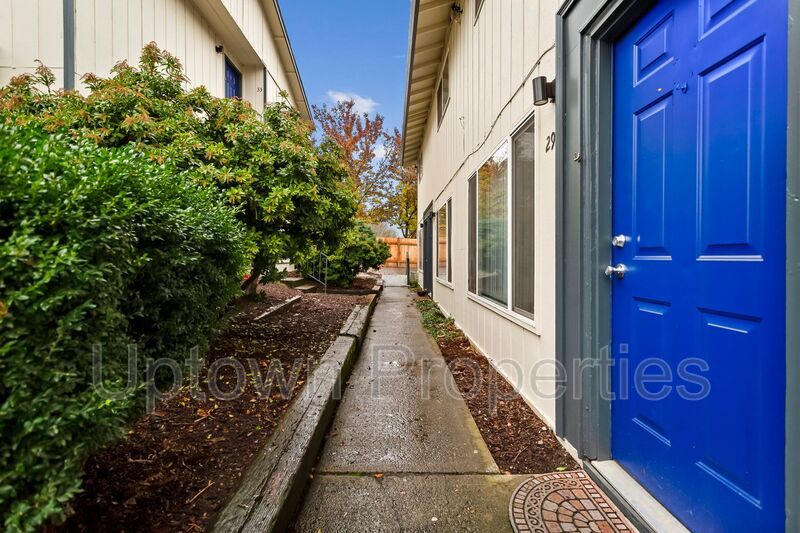 2BED 1BTH Townhome New Paint/Carpet + Assigned Parking and Private Patio + $1000 Rent Credit property image