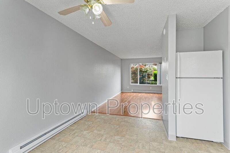 2BED 1BTH Townhome New Paint/Carpet + Assigned Parking and Private Patio + $1000 Rent Credit property image