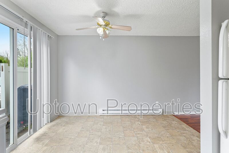 2BED 1BTH Townhome New Paint/Carpet + Assigned Parking and Private Patio + $1000 Rent Credit property image