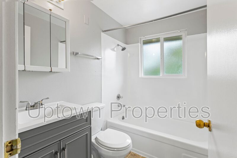 2BED 1BTH Townhome New Paint/Carpet + Assigned Parking and Private Patio + $1000 Rent Credit property image