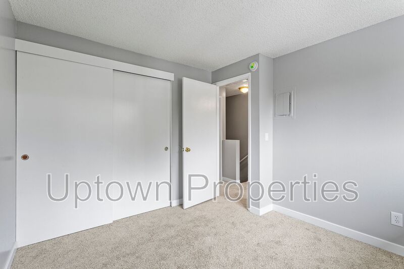2BED 1BTH Townhome New Paint/Carpet + Assigned Parking and Private Patio + $1000 Rent Credit property image