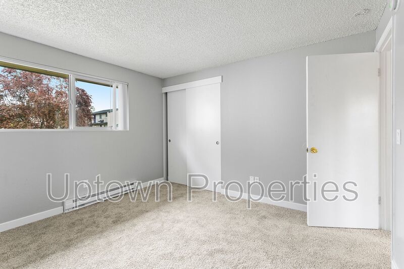 2BED 1BTH Townhome New Paint/Carpet + Assigned Parking and Private Patio + $1000 Rent Credit property image