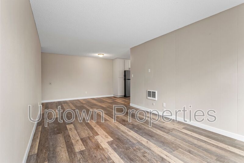 Top Floor 1 bed/1 bath + Off Street Parking + On Site Laundry + $500 off first 3 months rent property image