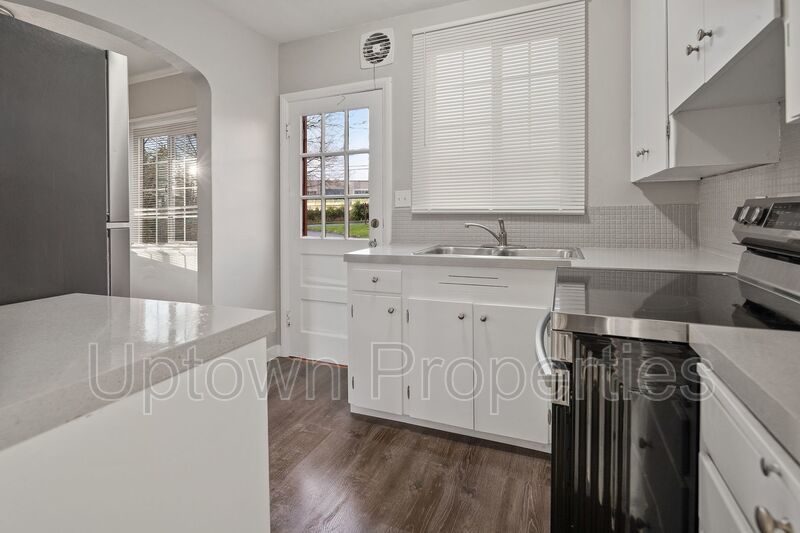 Newly Renovated + Hardwood Floors in Spacious 1 Bed/1 Bath with PARKING INCLUDED!! property image