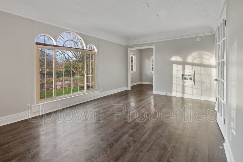 Newly Renovated + Hardwood Floors in Spacious 1 Bed/1 Bath with PARKING INCLUDED!! property image