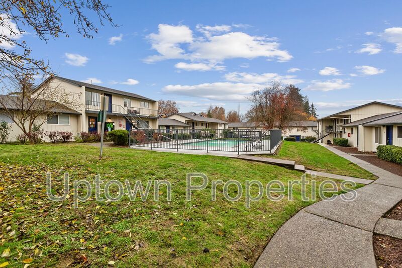 Renovated 2 bed 1 bath Townhome w/ Private Yard - Wood Floors + Laundry Onsite + JUNE RENT FREE! property image