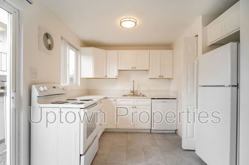 Renovated 2 bed 1 bath Townhome w/ Private Yard - Wood Floors + Laundry Onsite + JUNE RENT FREE! property image