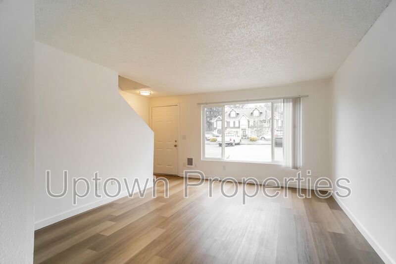 Renovated 2 bed 1 bath Townhome w/ Private Yard - Wood Floors + Laundry Onsite + JUNE RENT FREE! property image