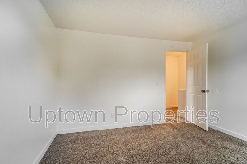 Renovated 2 bed 1 bath Townhome w/ Private Yard - Wood Floors + Laundry Onsite + JUNE RENT FREE! property image