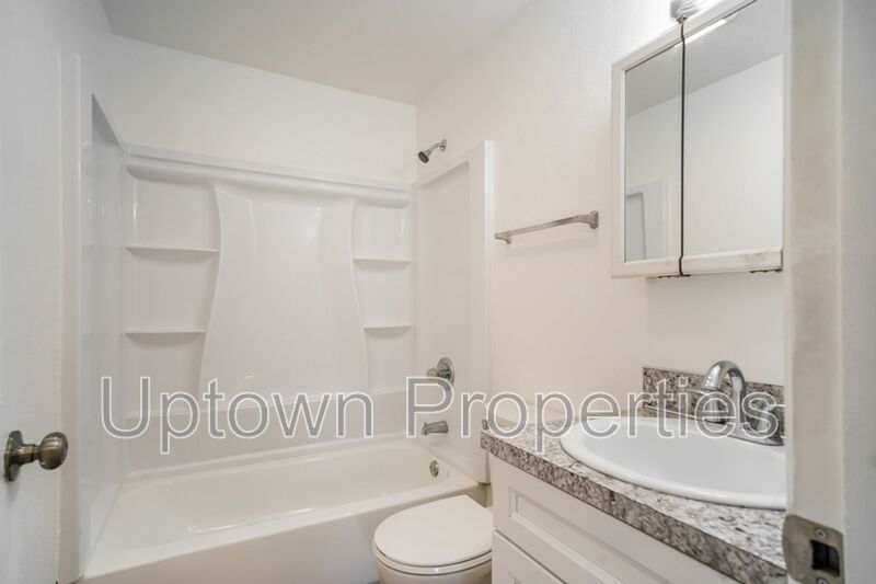 Renovated 2 bed 1 bath Townhome w/ Private Yard - Wood Floors + Laundry Onsite + JUNE RENT FREE! property image