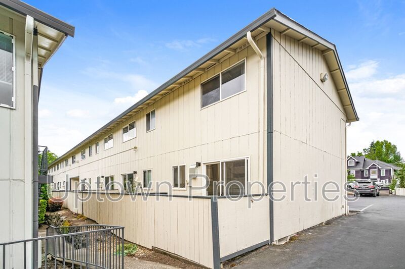 Renovated 2 bed 1 bath Townhome w/ Private Yard - Wood Floors + Laundry Onsite + JUNE RENT FREE! property image