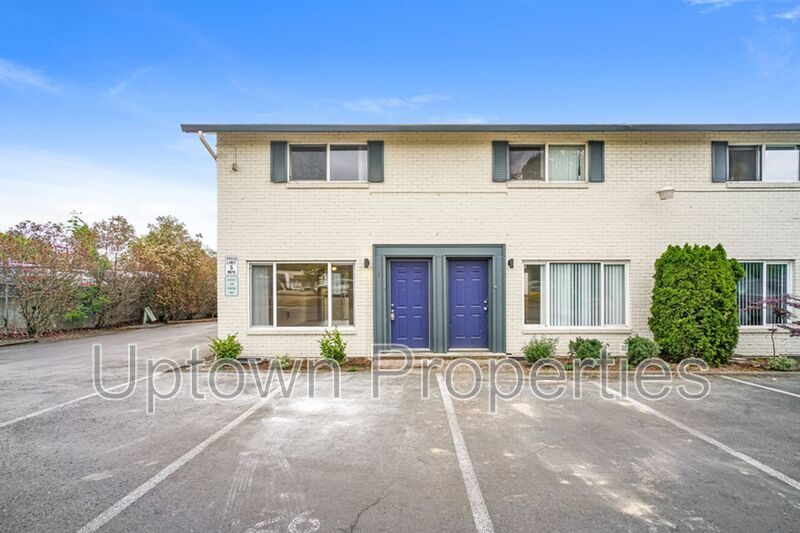Renovated 2 bed 1 bath Townhome w/ Private Yard - Wood Floors + Laundry Onsite + JUNE RENT FREE! property image