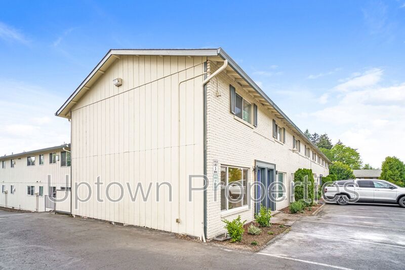 Renovated 2 bed 1 bath Townhome w/ Private Yard - Wood Floors + Laundry Onsite + JUNE RENT FREE! property image