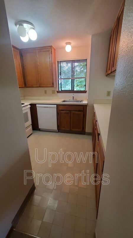 Hillsdale/OHSU 2-bed 1.5-bath Townhome style duplex + W/D + Parking included! property image