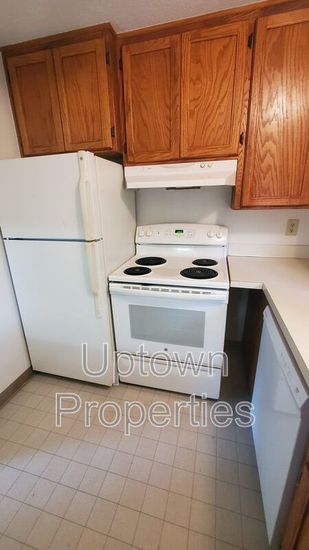 Hillsdale/OHSU 2-bed 1.5-bath Townhome style duplex + W/D + Parking included! property image