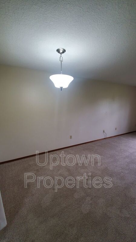 Hillsdale/OHSU 2-bed 1.5-bath Townhome style duplex + W/D + Parking included! property image