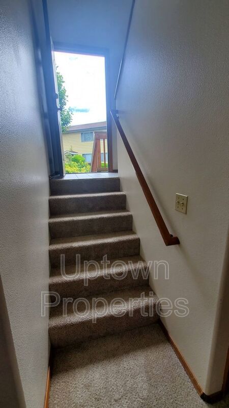 Hillsdale/OHSU 2-bed 1.5-bath Townhome style duplex + W/D + Parking included! property image