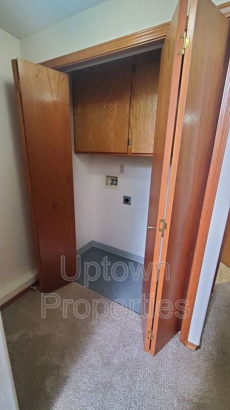 Hillsdale/OHSU 2-bed 1.5-bath Townhome style duplex + W/D + Parking included! property image