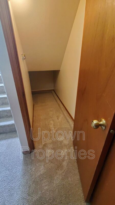 Hillsdale/OHSU 2-bed 1.5-bath Townhome style duplex + W/D + Parking included! property image