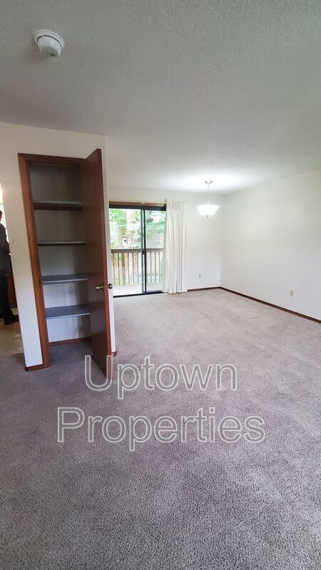 Hillsdale/OHSU 2-bed 1.5-bath Townhome style duplex + W/D + Parking included! property image