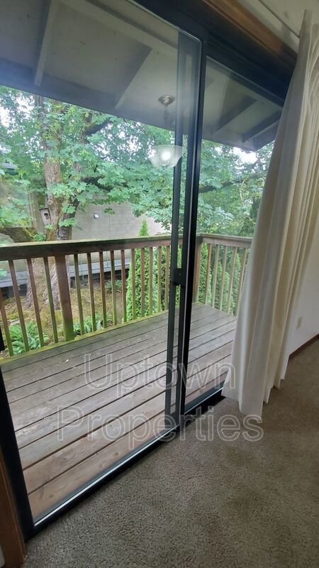 Hillsdale/OHSU 2-bed 1.5-bath Townhome style duplex + W/D + Parking included! property image