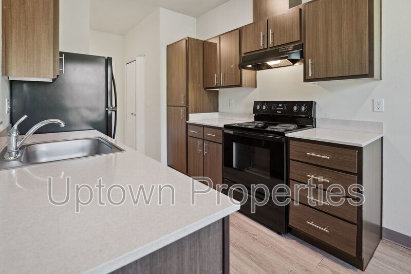 Early June Move-In for this Modern 1BD/1BTH 2nd floor apartment **corner apartment** property image