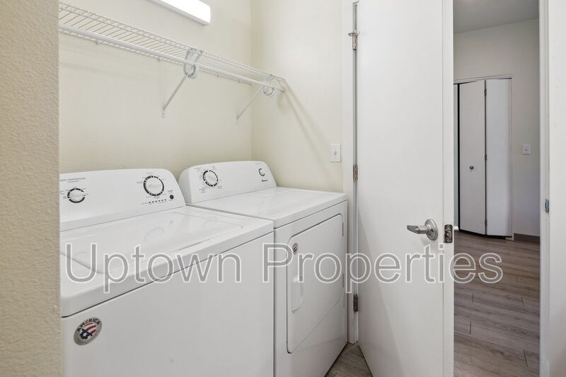Early June Move-In for this Modern 1BD/1BTH 2nd floor apartment **corner apartment** property image