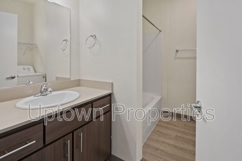 Early June Move-In for this Modern 1BD/1BTH 2nd floor apartment **corner apartment** property image
