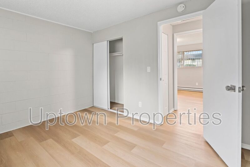 Ground Floor Partially Furnished 3 bed 1 bath- Laundry Onsite - Walk to public transit + $1000 FREE RENT! property image