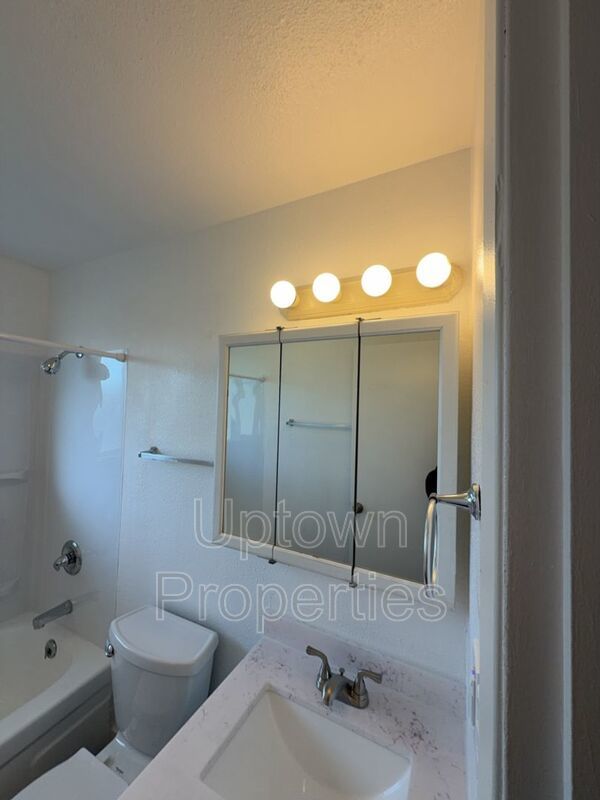 Renovated 2 bed 1 bath Townhome w/ Private Yard - Wood Floors + Laundry Onsite + $1000 rent credit property image