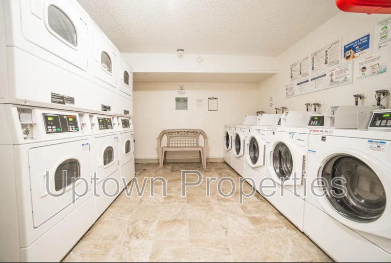 Renovated 2 bed 1 bath Townhome w/ Private Yard - Wood Floors + Laundry Onsite + $1000 rent credit property image