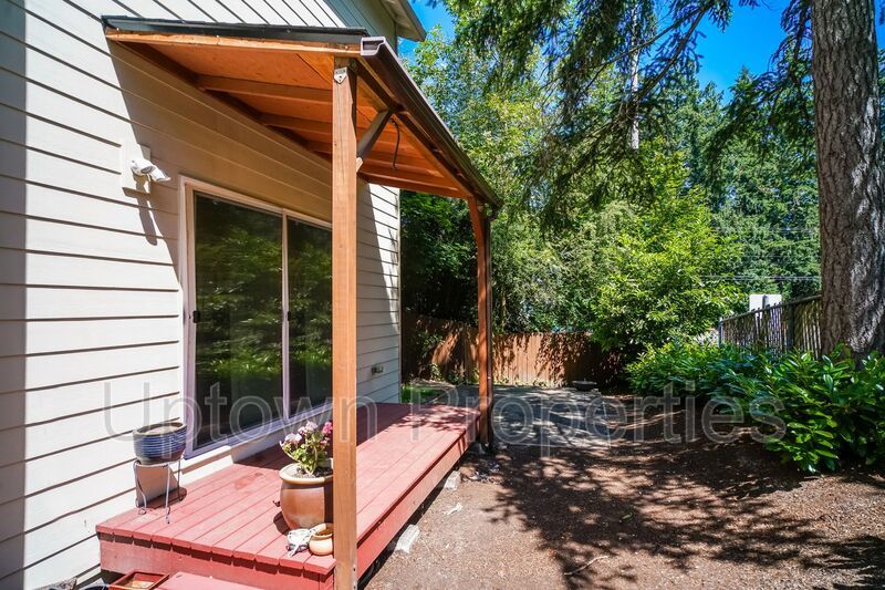 Multnomah Village 3BR 2.5bth Townhome | A/C, Garage, Small Yard & Near Parks + Trader Joe’s property image