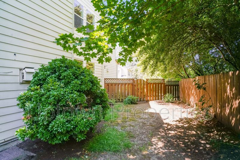 Multnomah Village 3BR 2.5bth Townhome | A/C, Garage, Small Yard & Near Parks + Trader Joe’s property image