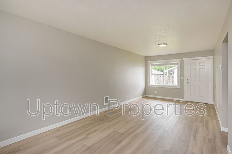 Cozy 1 BD/1 BTH Single Story + Private Patio + Fenced Yard + W/D Hookups property image
