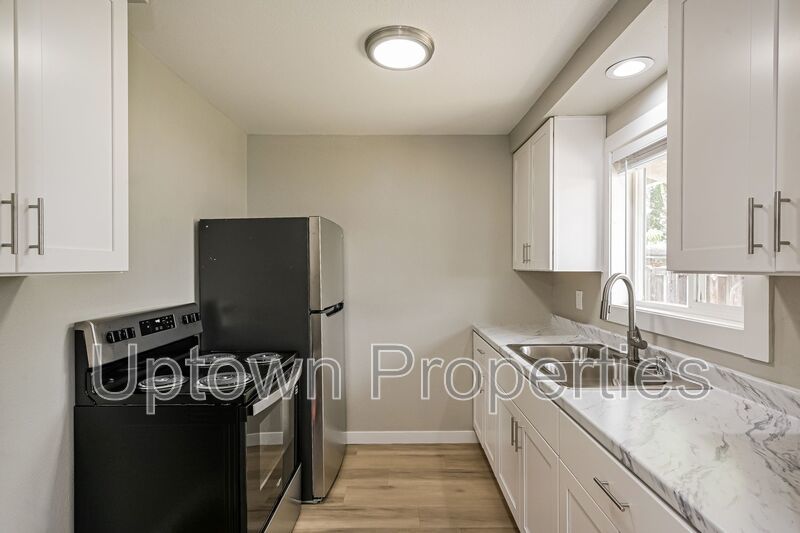 Cozy 1 BD/1 BTH Single Story + Private Patio + Fenced Yard + W/D Hookups property image