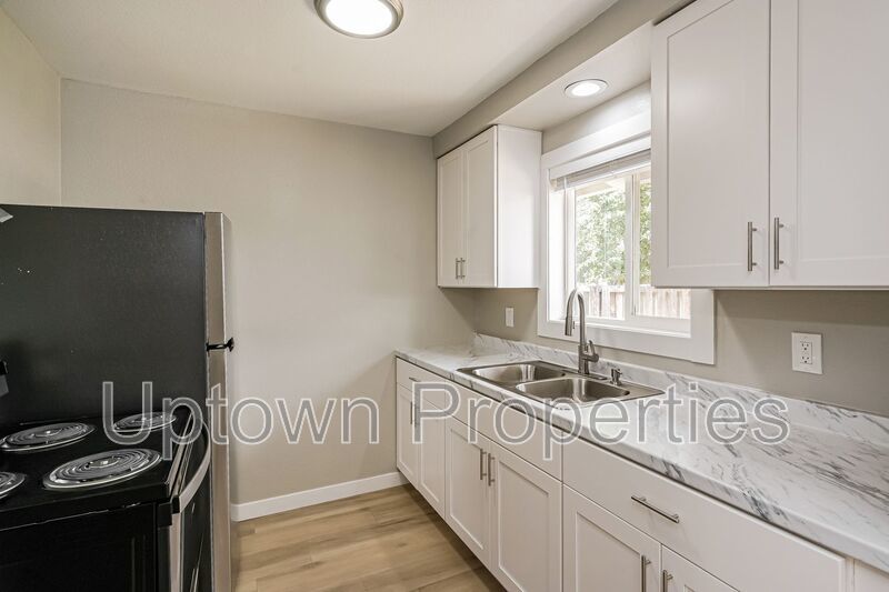 Cozy 1 BD/1 BTH Single Story + Private Patio + Fenced Yard + W/D Hookups property image