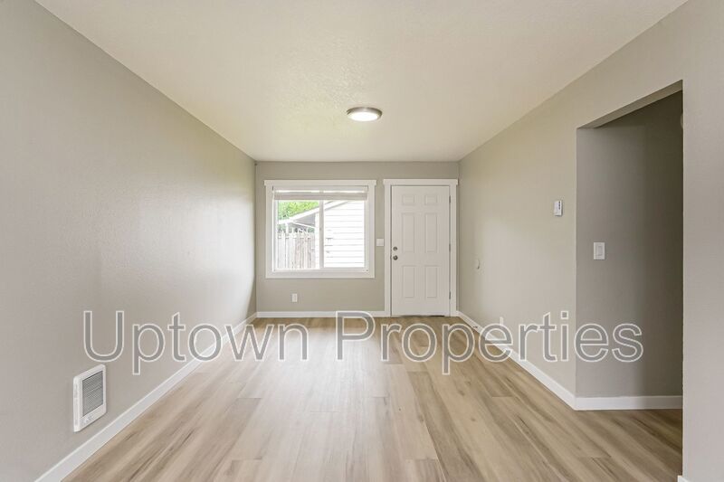 Cozy 1 BD/1 BTH Single Story + Private Patio + Fenced Yard + W/D Hookups property image