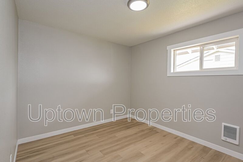 Cozy 1 BD/1 BTH Single Story + Private Patio + Fenced Yard + W/D Hookups property image
