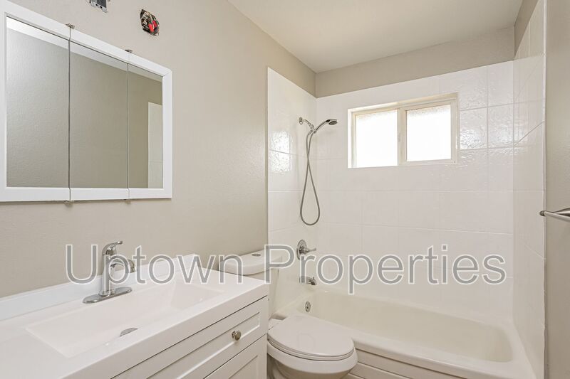 Cozy 1 BD/1 BTH Single Story + Private Patio + Fenced Yard + W/D Hookups property image