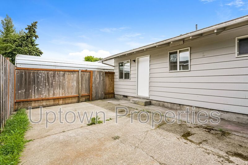 Cozy 1 BD/1 BTH Single Story + Private Patio + Fenced Yard + W/D Hookups property image