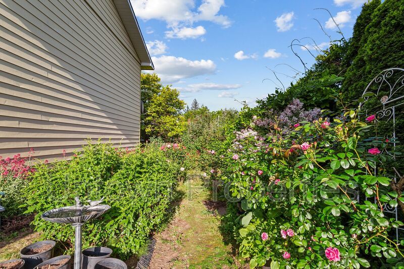 Hillsdale/OHSU 2-bed 1.5-bath Townhome style duplex + W/D + Parking included! property image