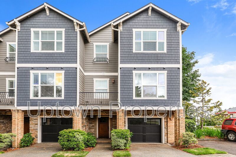 End unit 3BD 2.5BA + Loft +  Tri Level Townhouse w/Garage + AC + Balcony + Washer/Dryer property image