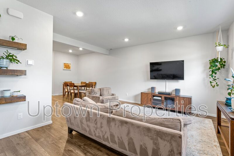 3BD 2.5BA + Townhouse w/2-Car Garage + AC property image