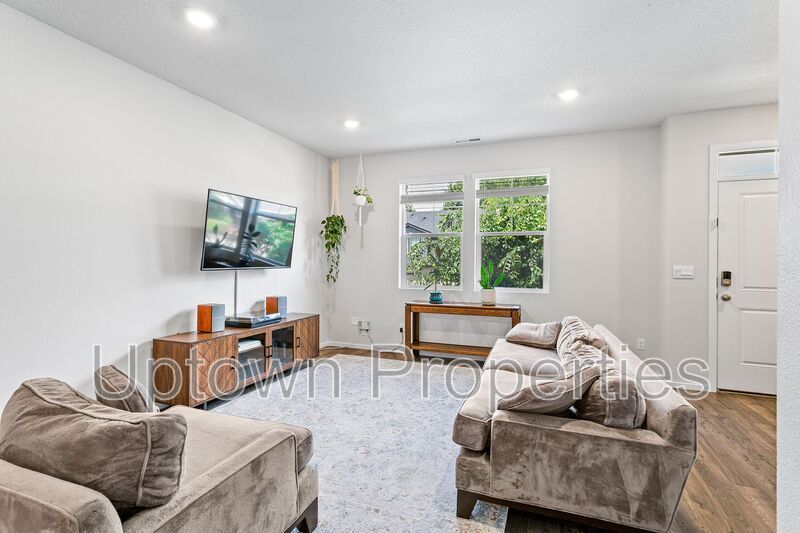 3BD 2.5BA + Townhouse w/2-Car Garage + AC property image